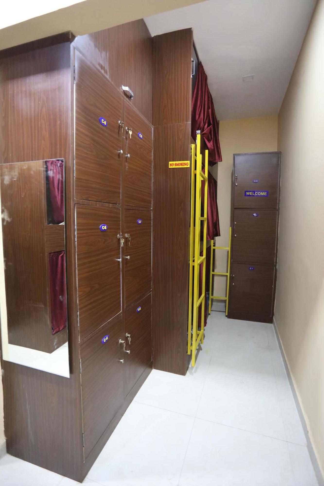 Mango Goregaon & Pg Hostel Mumbai (Bombay)