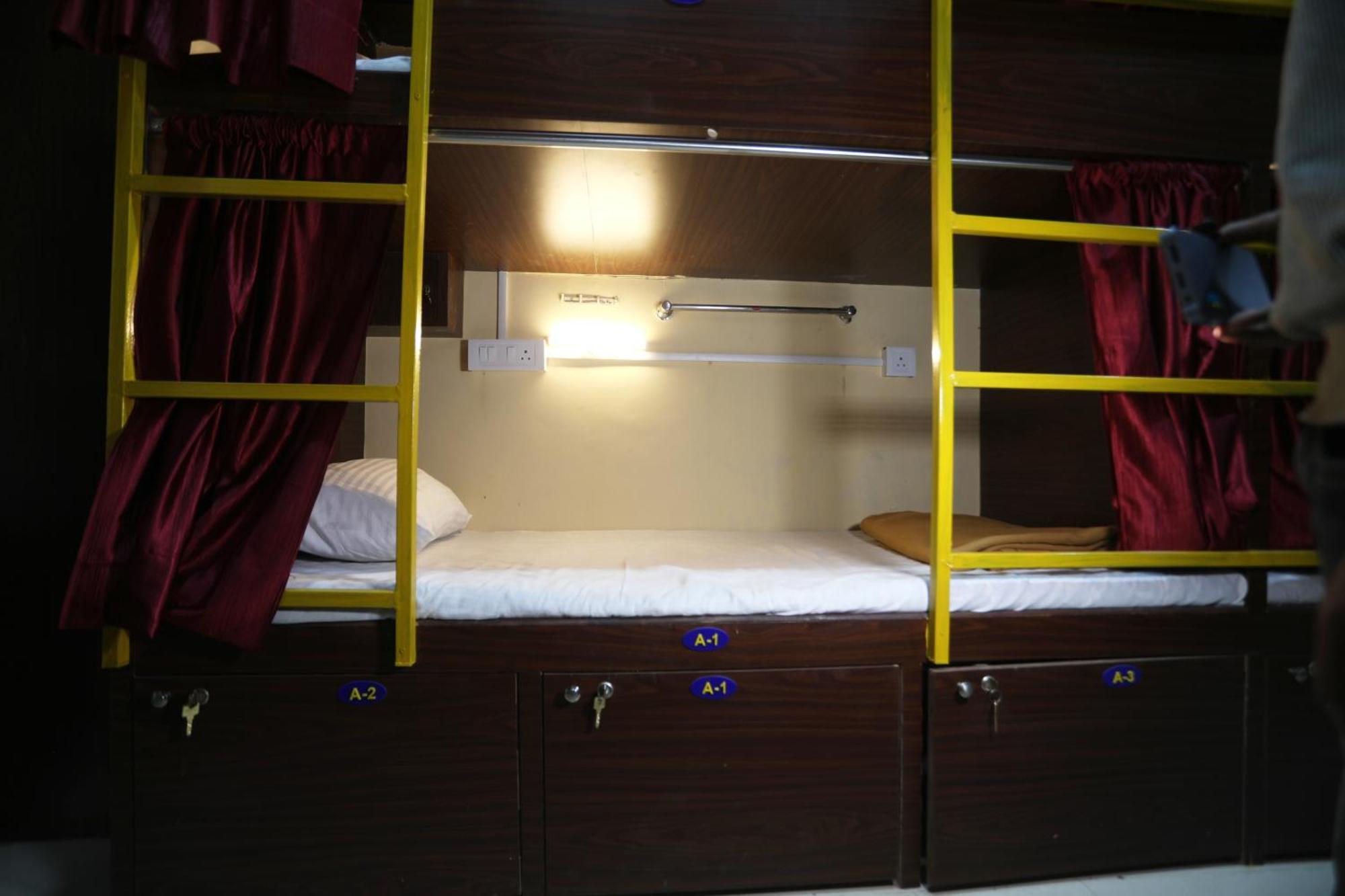 Mango Goregaon & Pg Mumbai (Bombay)